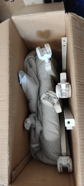 Mini cuna de madera con ruedas