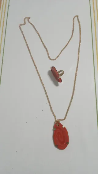 Collar y anillo con colgante naranja