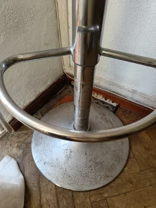 Sedia da bar bianca e argentata