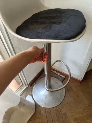 Sedia da bar bianca e argentata