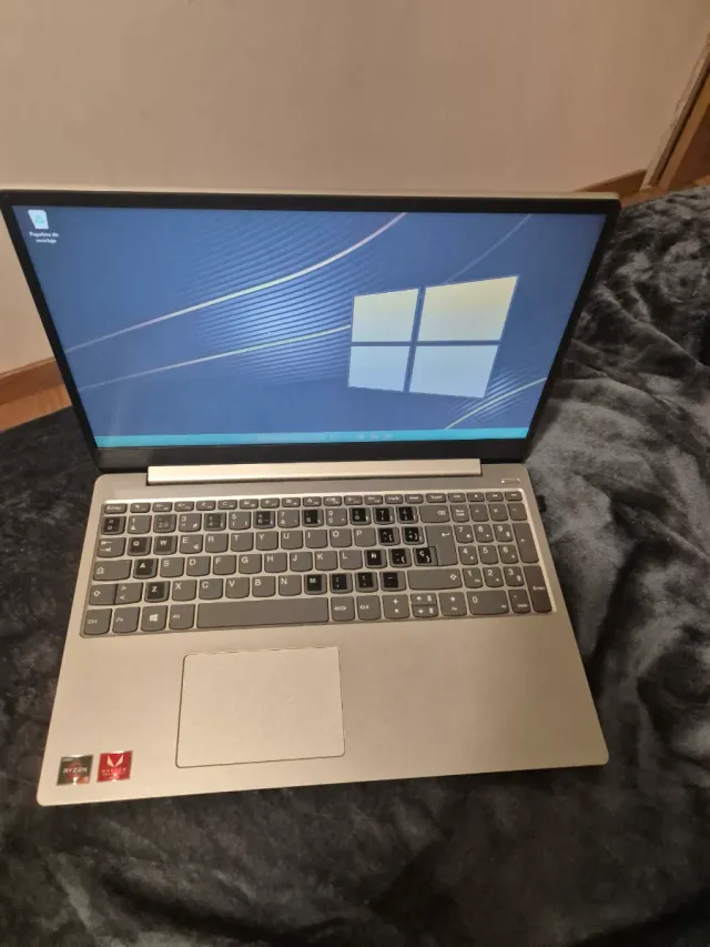 Portátil Lenovo Ryzen 5-2500u,20gb ram,Radeon 1gb