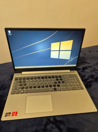 Portátil Lenovo Ryzen 5-2500u,8gb ram,Radeon 1gb
