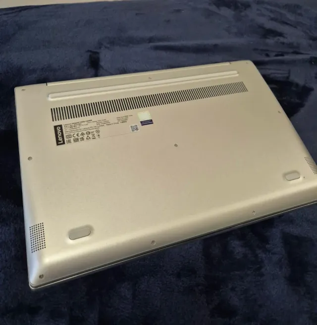 Computer portatile Lenovo Ryzen 5-2500u, 8 GB di RAM, Radeon 1 GB