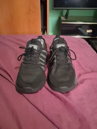 Deportivas DESIGNED 2020 Talla 42 Negras