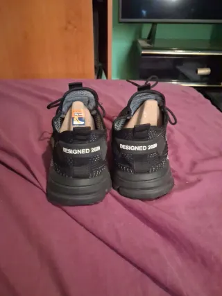 Deportivas DESIGNED 2020 Talla 42 Negras