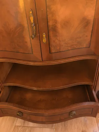 Mueble TV madera estilo clásico