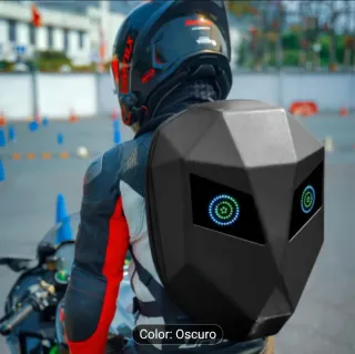 Mochila negra con ojos LED