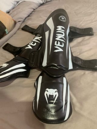 Rodilleras Venum MMA Muay Thai