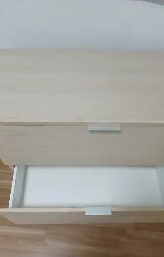 Cómoda de madera beige