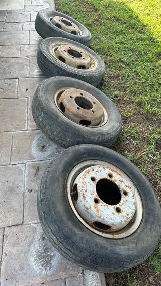 4 Ruedas con llantas Avia 2500 3500 4000