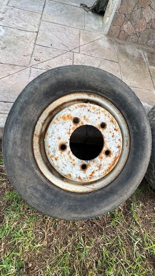 4 Ruedas con llantas Avia 2500 3500 4000