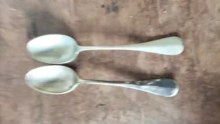 Dos cucharas antiguas