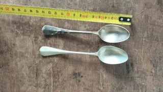 Dos cucharas antiguas