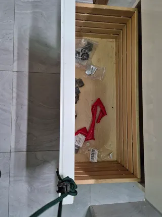 Mueble de baño blanco y gris