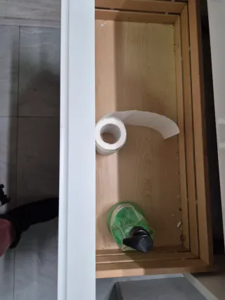 Mueble de baño blanco y gris