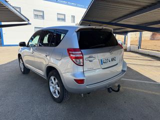 Toyota RAV4 2011