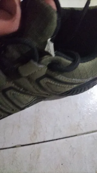 Zapatillas deportivas verdes y negras