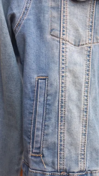 Chaqueta vaquera azul con elastan