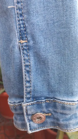 Chaqueta vaquera azul con elastan