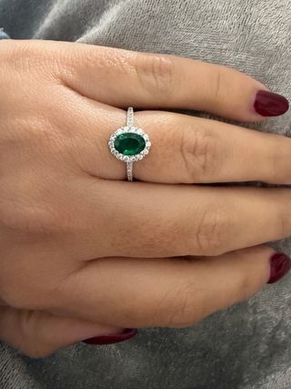 Anillo de compromiso esmeralda y plata certificado