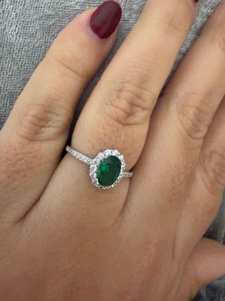 Anillo de compromiso esmeralda y plata certificado