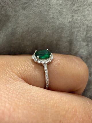Anillo de compromiso esmeralda y plata certificado