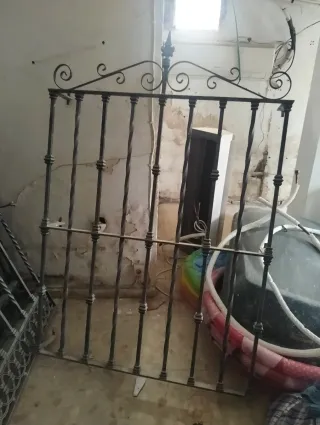 Reja de hierro forjado cada una 150€ las 3por400€