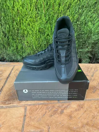 Nike Air Max 95 Negras Talla 43
