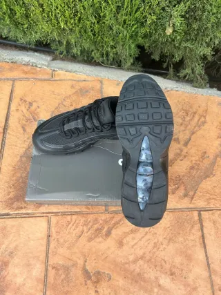 Nike Air Max 95 Negras Talla 43