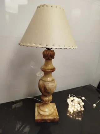 Lámpara de mármol tallado