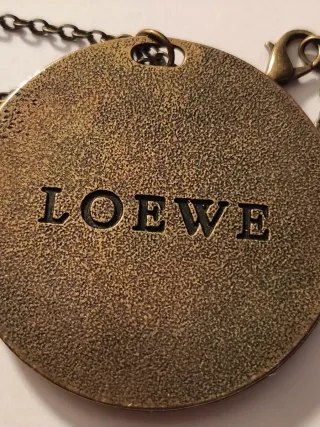 Collar y colgante Loewe