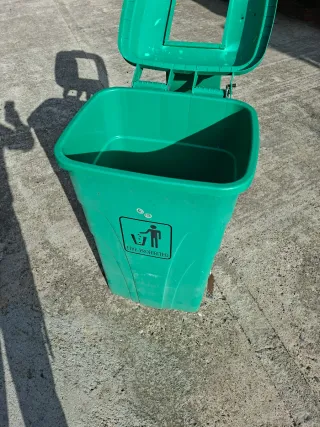 Cubo Basura Industrial con Ruedas y Pedal