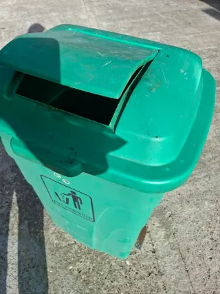 Cubo Basura Industrial con Ruedas y Pedal