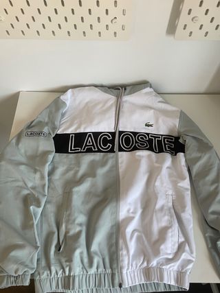 Conjunto deportivo Lacoste gris y blanco