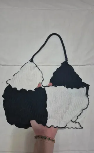 Top Halter Parches Blanco y Negro