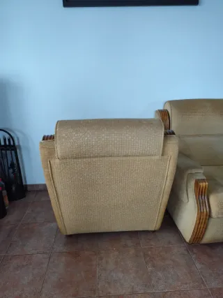 Sofá cama + 2 Sillones Tela Madera, estilo retro.