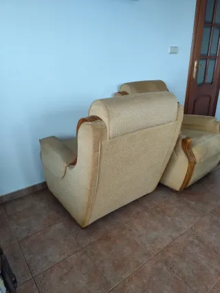 Sofá cama + 2 Sillones Tela Madera, estilo retro.