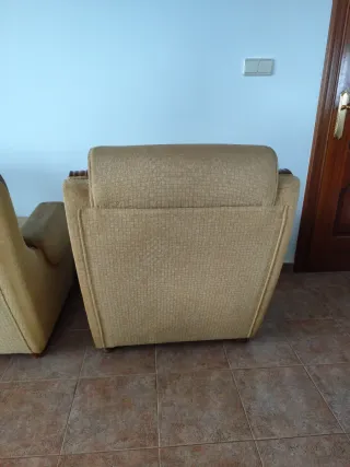 Sofá cama + 2 Sillones Tela Madera, estilo retro.