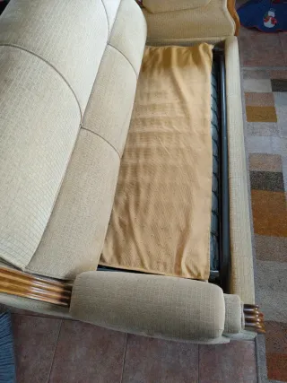 Sofá cama + 2 Sillones Tela Madera, estilo retro.