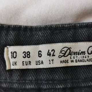 Falda vaquera negra con cremallera