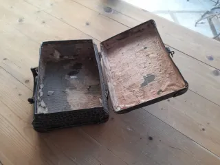 Valigetta vintage effetto coccodrillo