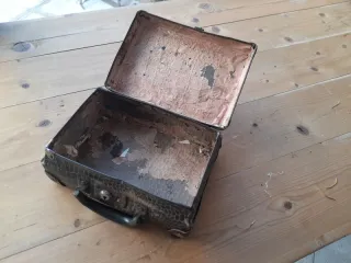 Valigetta vintage effetto coccodrillo