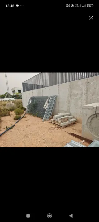 25 vallas de revisas con pies de hormigón