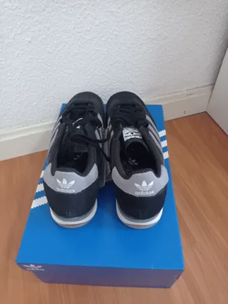 Zapatillas Adidas SL 72 Negras y Plateadas