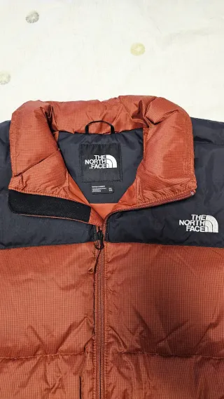 The North Face Plumas Naranja y Negro