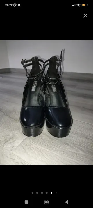 Tacones negros plataforma y pulsera