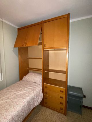 Mueble dormitorio con cama y armario