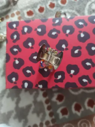 Joyería de plata con piedras de colores