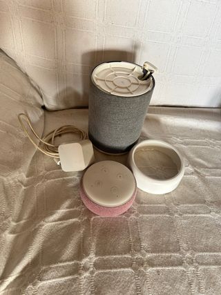 Amazon Echo Dot con altoparlante e base