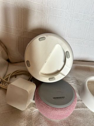 Amazon Echo Dot con altoparlante e base